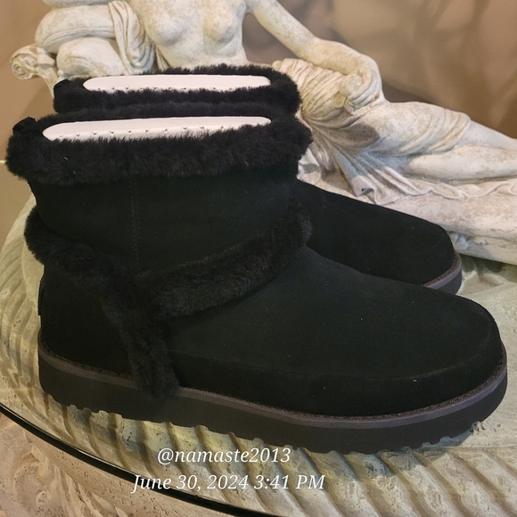 Ugg Classic Mini Spill Seam Boots in Black Suede Fur Designer Luxury #791 - Picture 10 of 17
